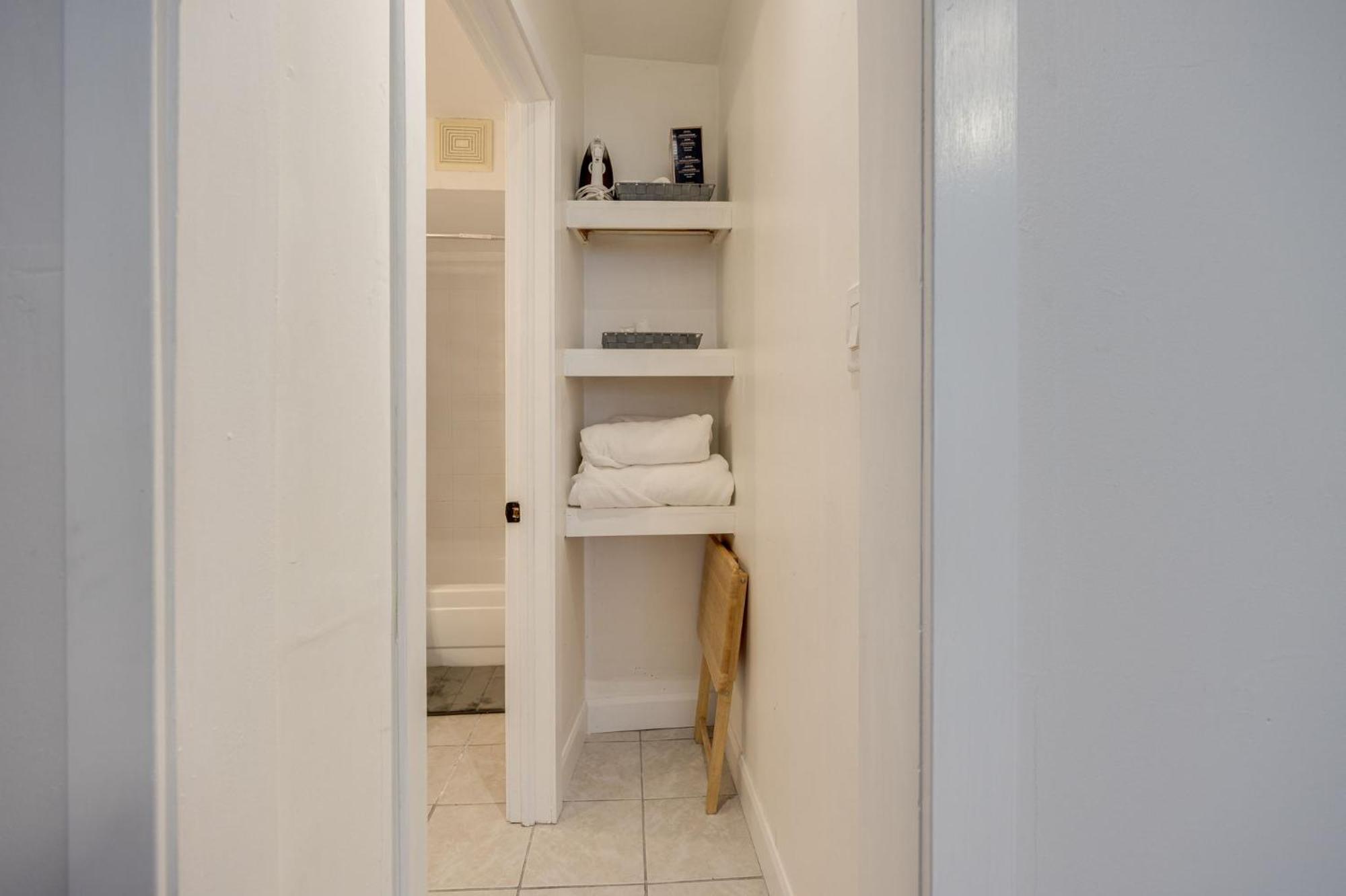 Eglinton West Guest Suite Toronto Luaran gambar